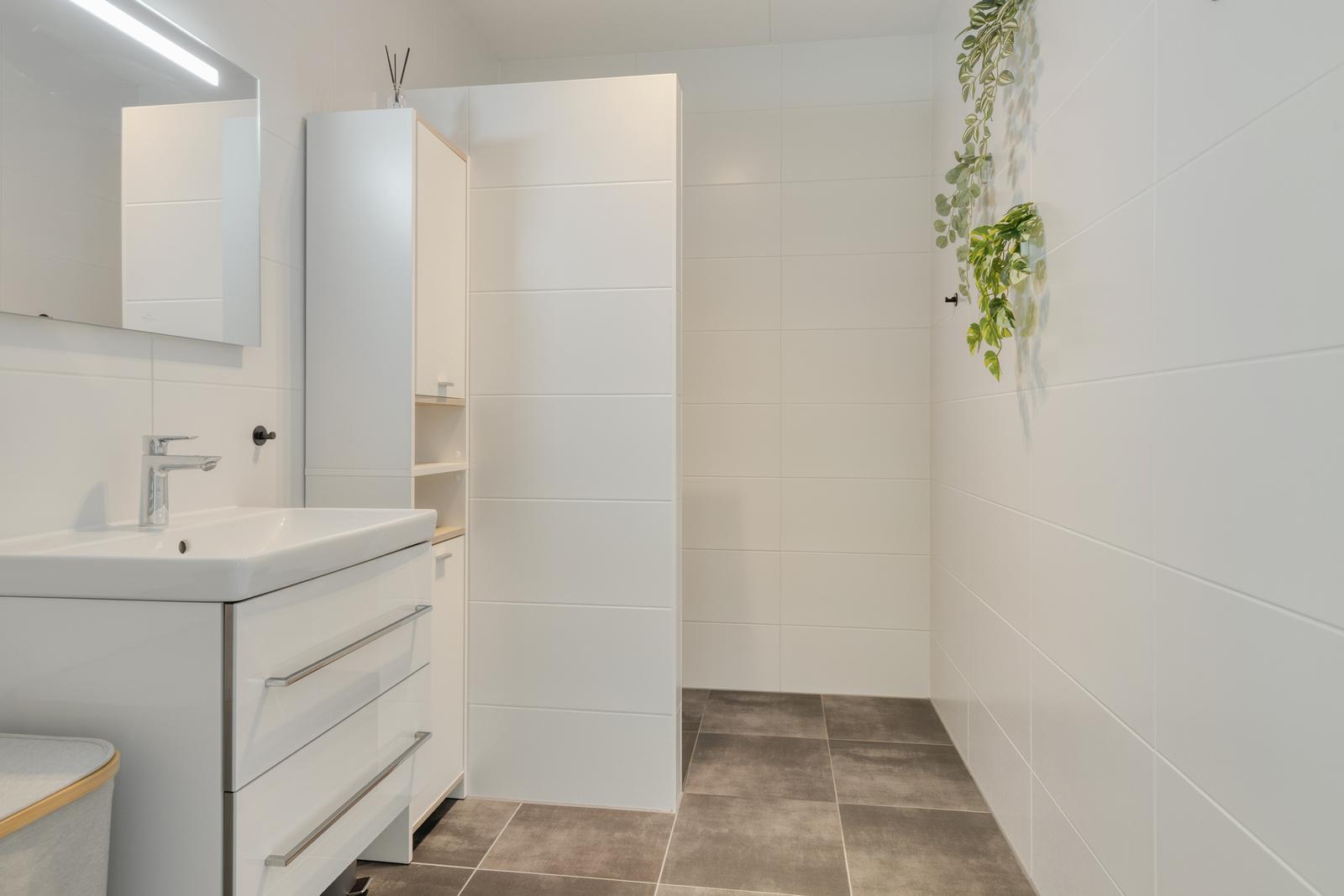 Picassolaan 787, Heiloo foto 3