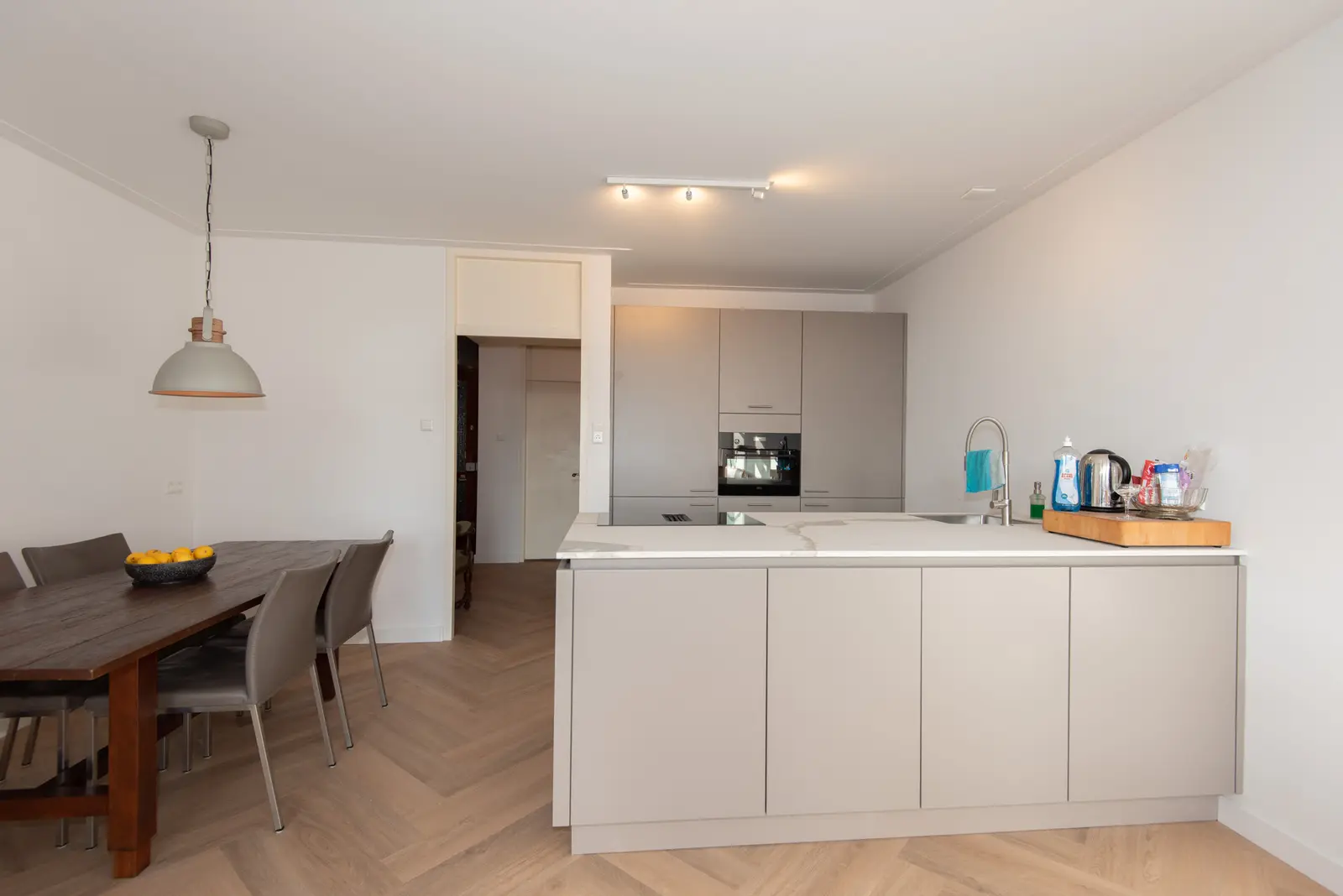 Julianastraat 2 f, Nissewaard foto 2